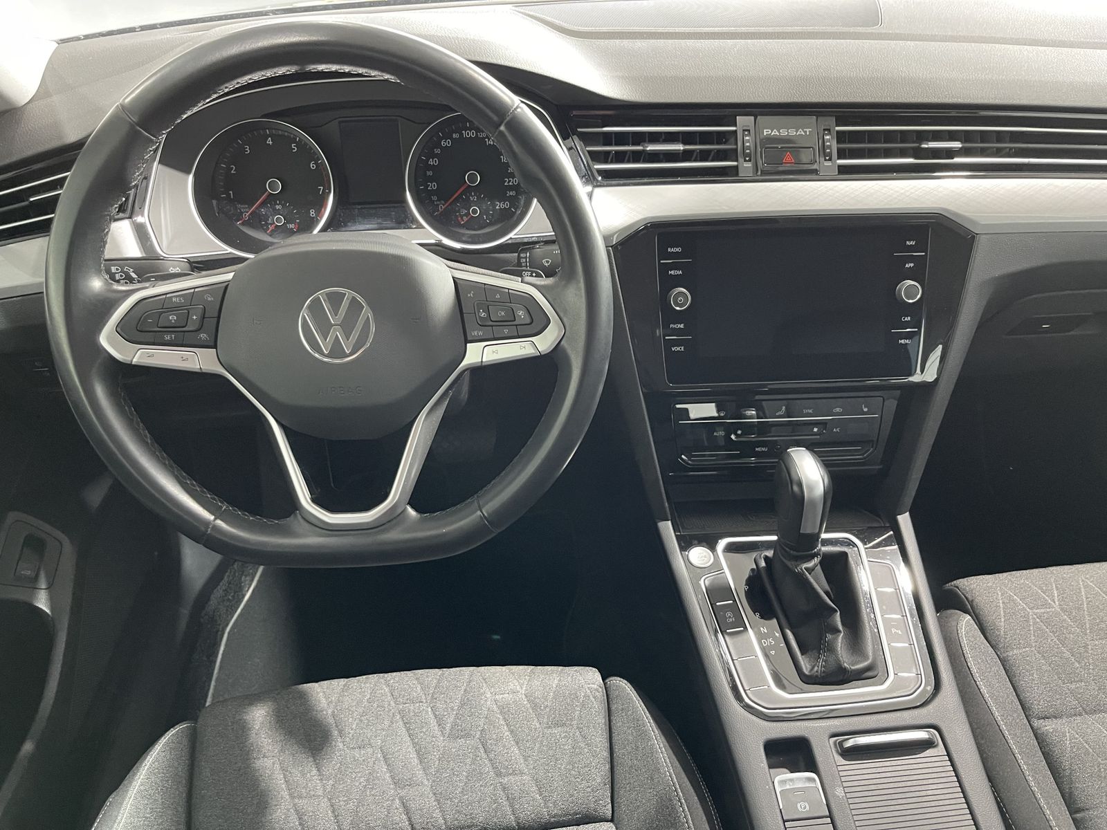 Fahrzeugabbildung Volkswagen Passat Variant Business 1.5 TSI*LED*Navi*Cam*