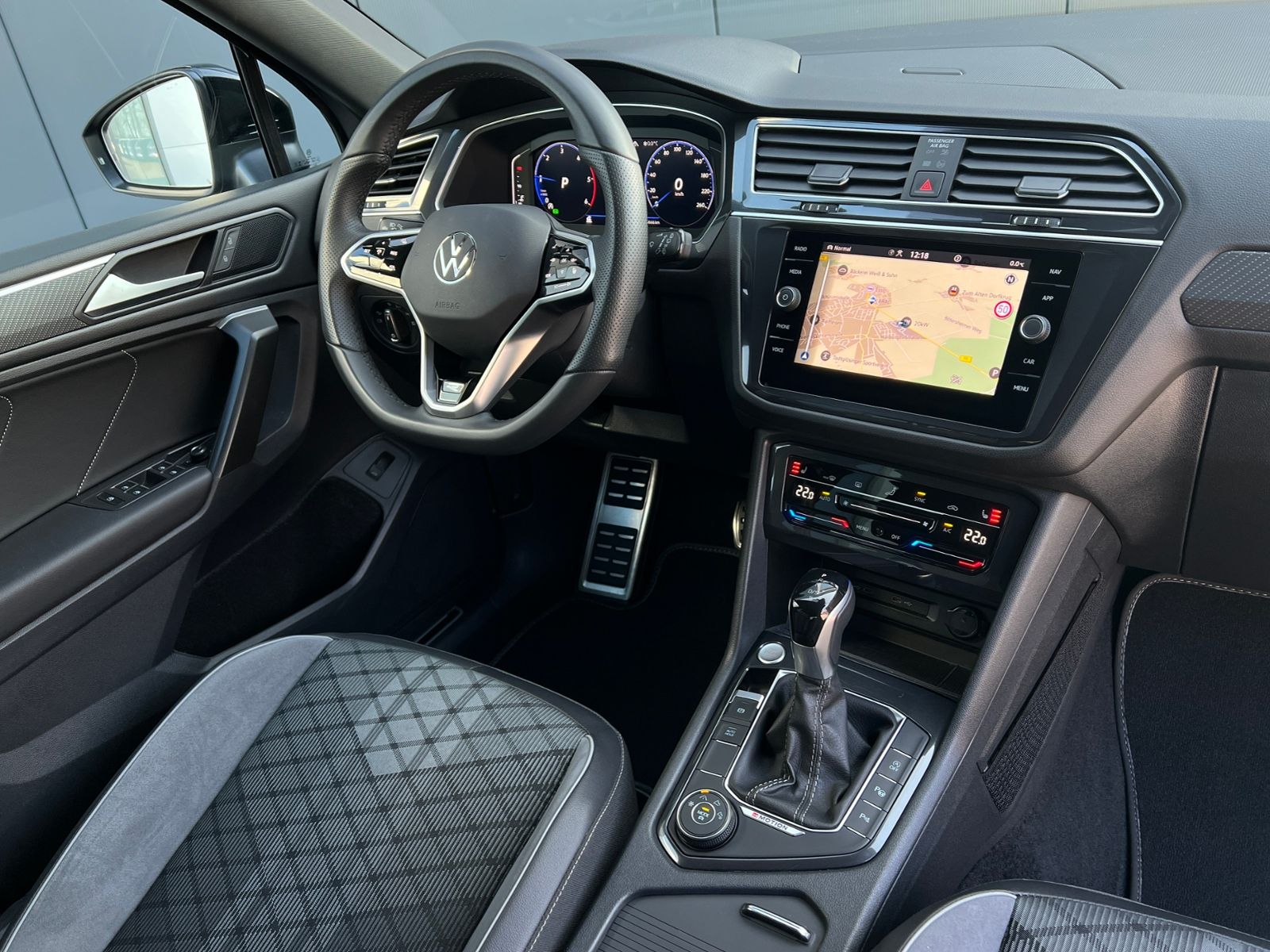 Fahrzeugabbildung Volkswagen Tiguan Allspace R-Line 2.0 TDI DSG 4MOTION *AHK,