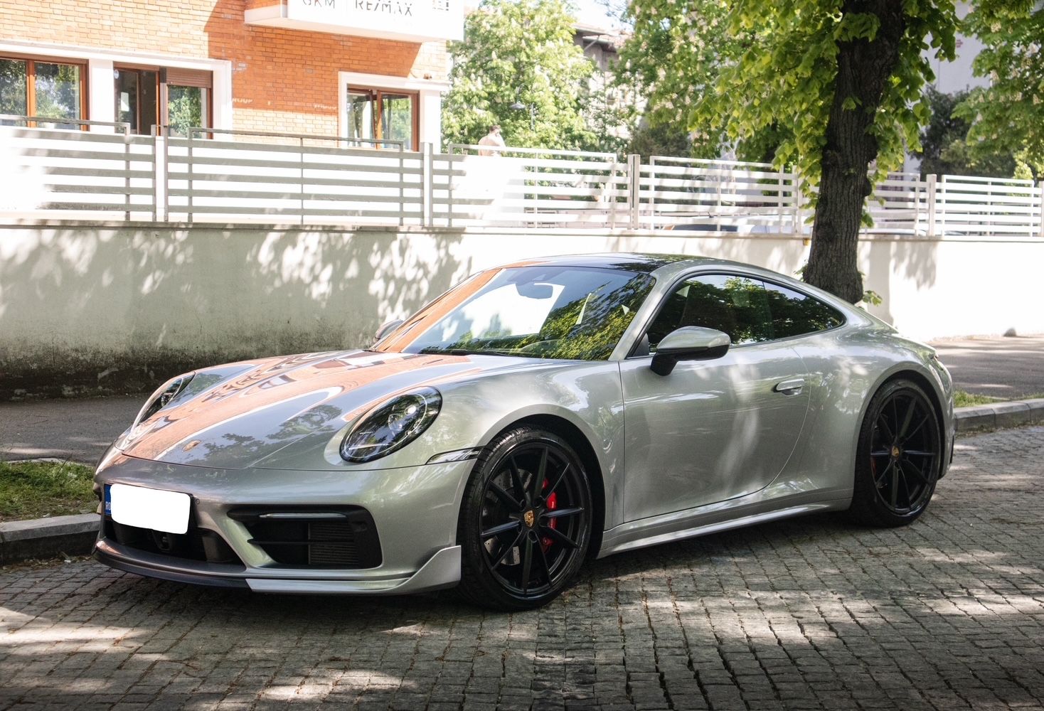 PORSCHE 911 992 Carrera 4S Coupé Bordeaux Red InnoDrive