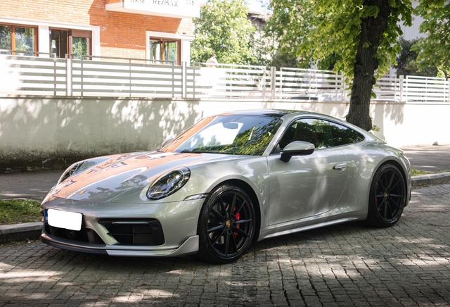 Porsche 911 992 Carrera 4S Coupé Bordeaux Red InnoDrive