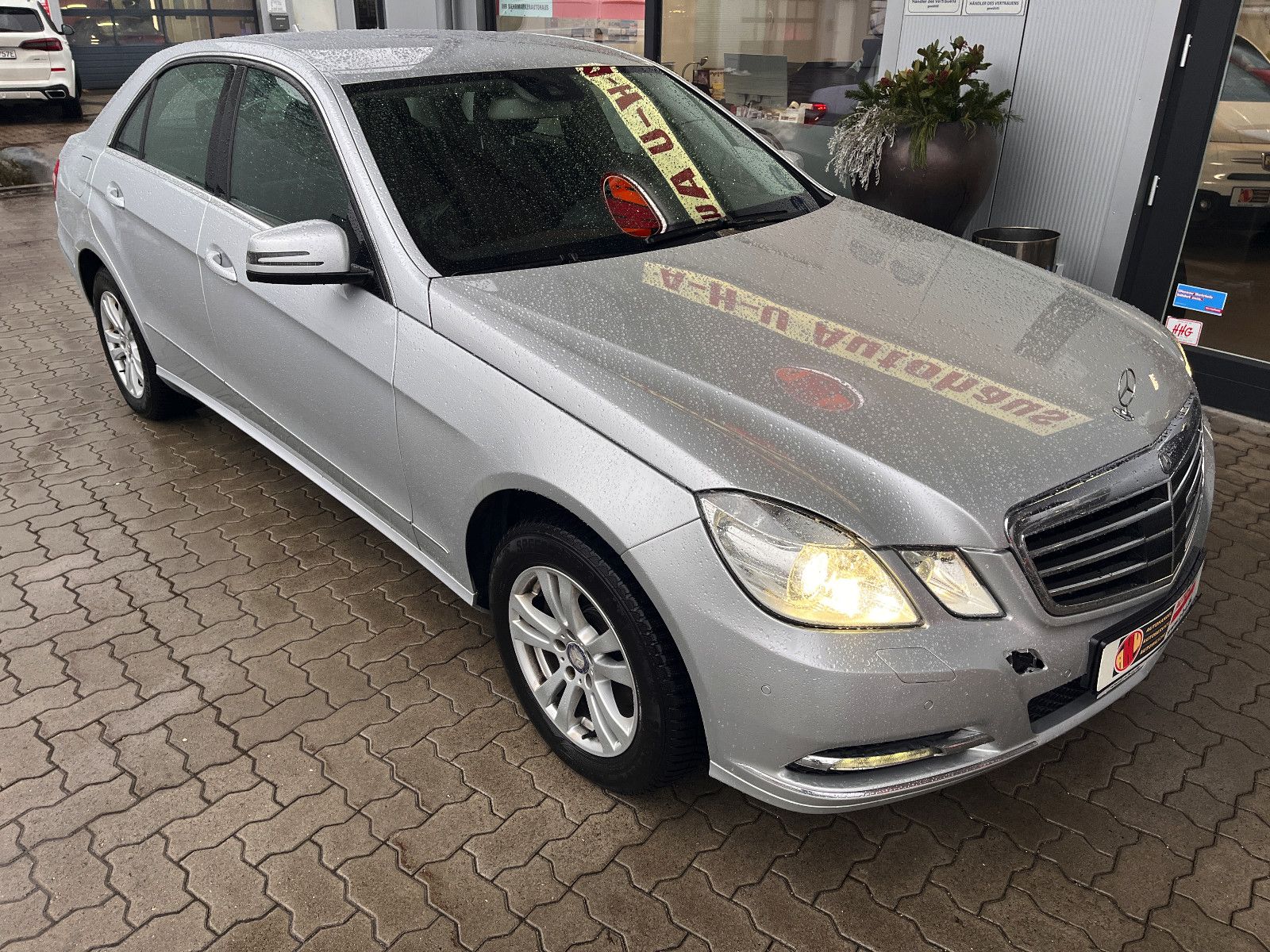 Fahrzeugabbildung Mercedes-Benz E 220 Limousine CDI BlueEfficiency Elegance