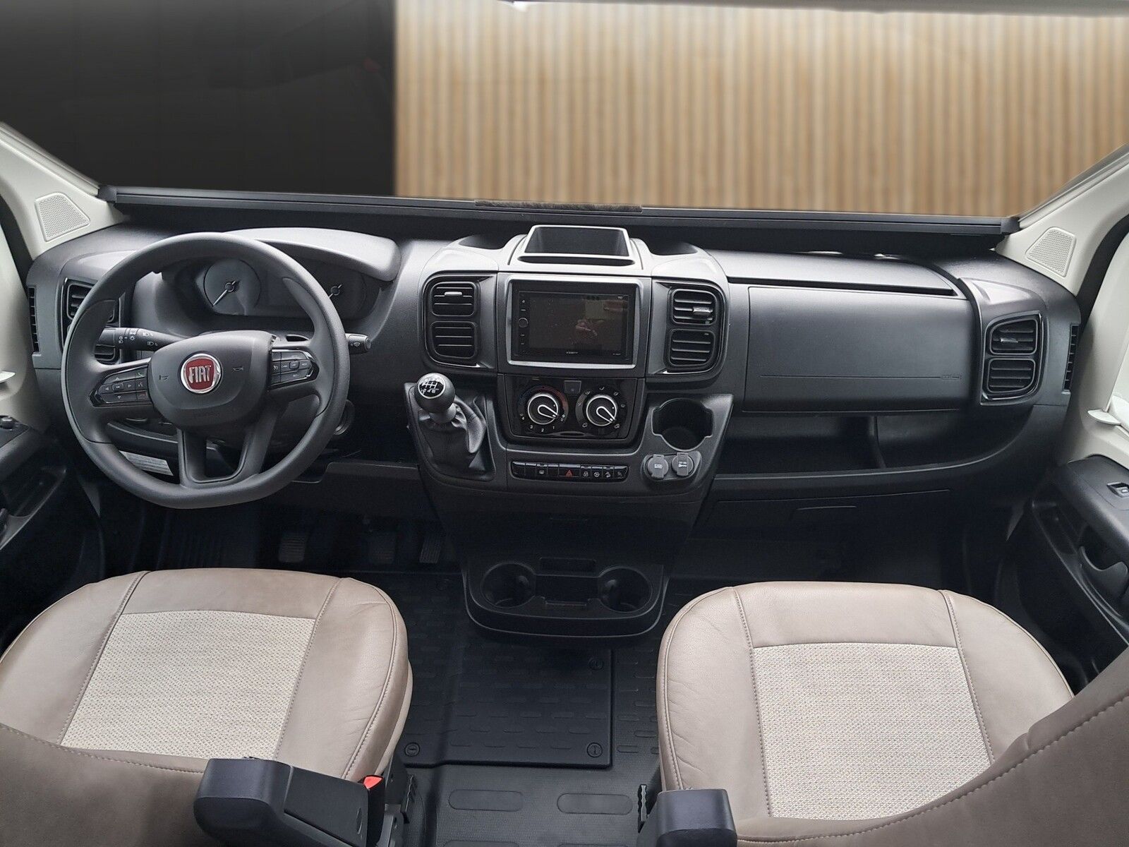 Fahrzeugabbildung Eura Mobil Profila RS PRS 675 SB Dachklima Lithium Mondial