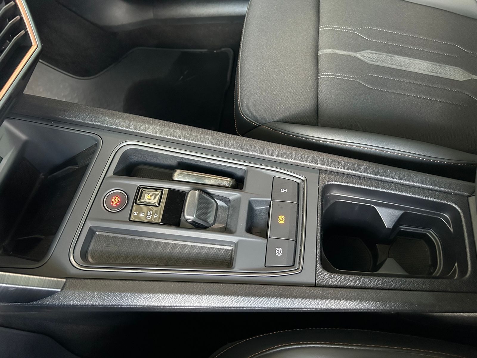 Fahrzeugabbildung CUPRA Leon Sportstourer e-Hybrid KLIMA LED NAVI SHZ