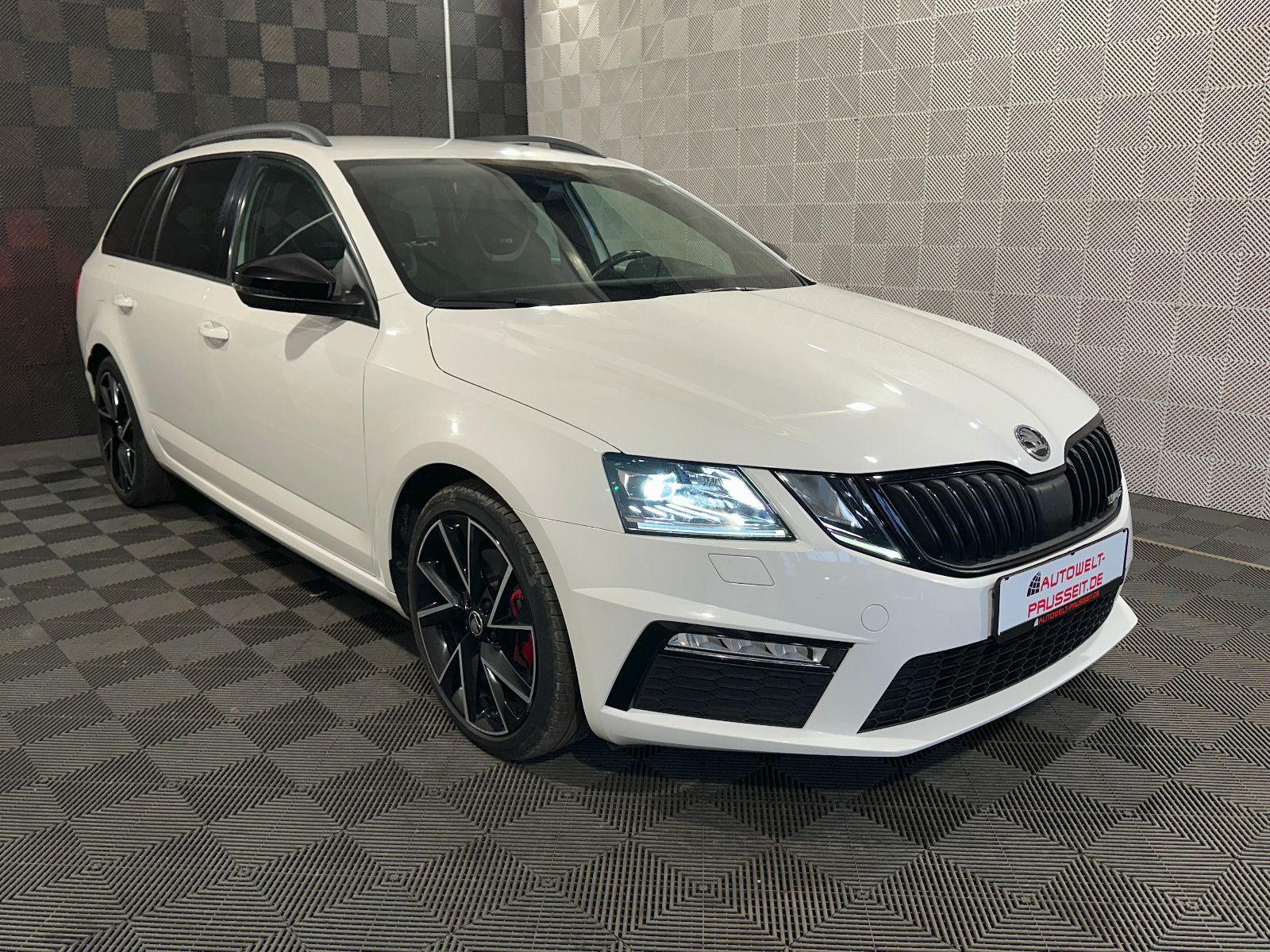 Gebrauchtwagen Skoda Octavia Octavia Combi*RS*LED-AHK-SHZ-APPLE-PDC-TEMPOMAT in Horb am Neckar
