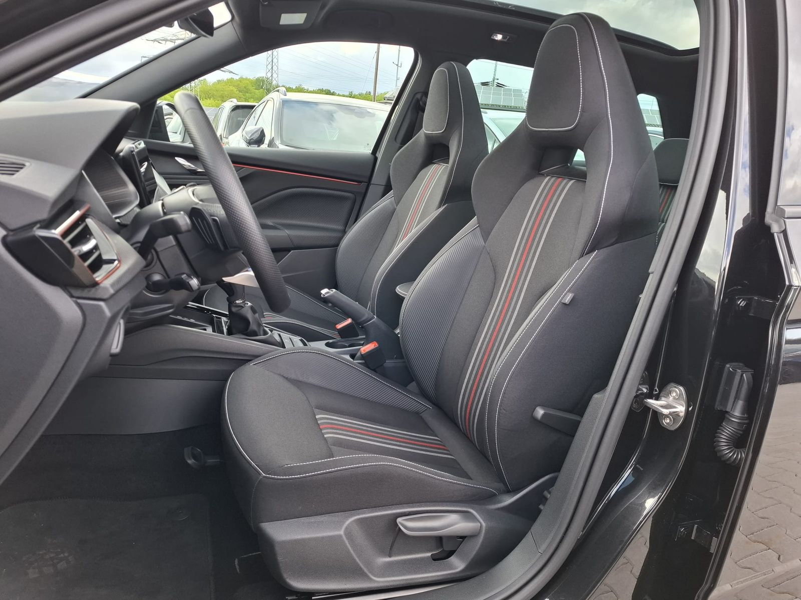 Fahrzeugabbildung SKODA Kamiq 1.5 TSI DSG Monte Carlo PANO*MATRIX*5J.GAR