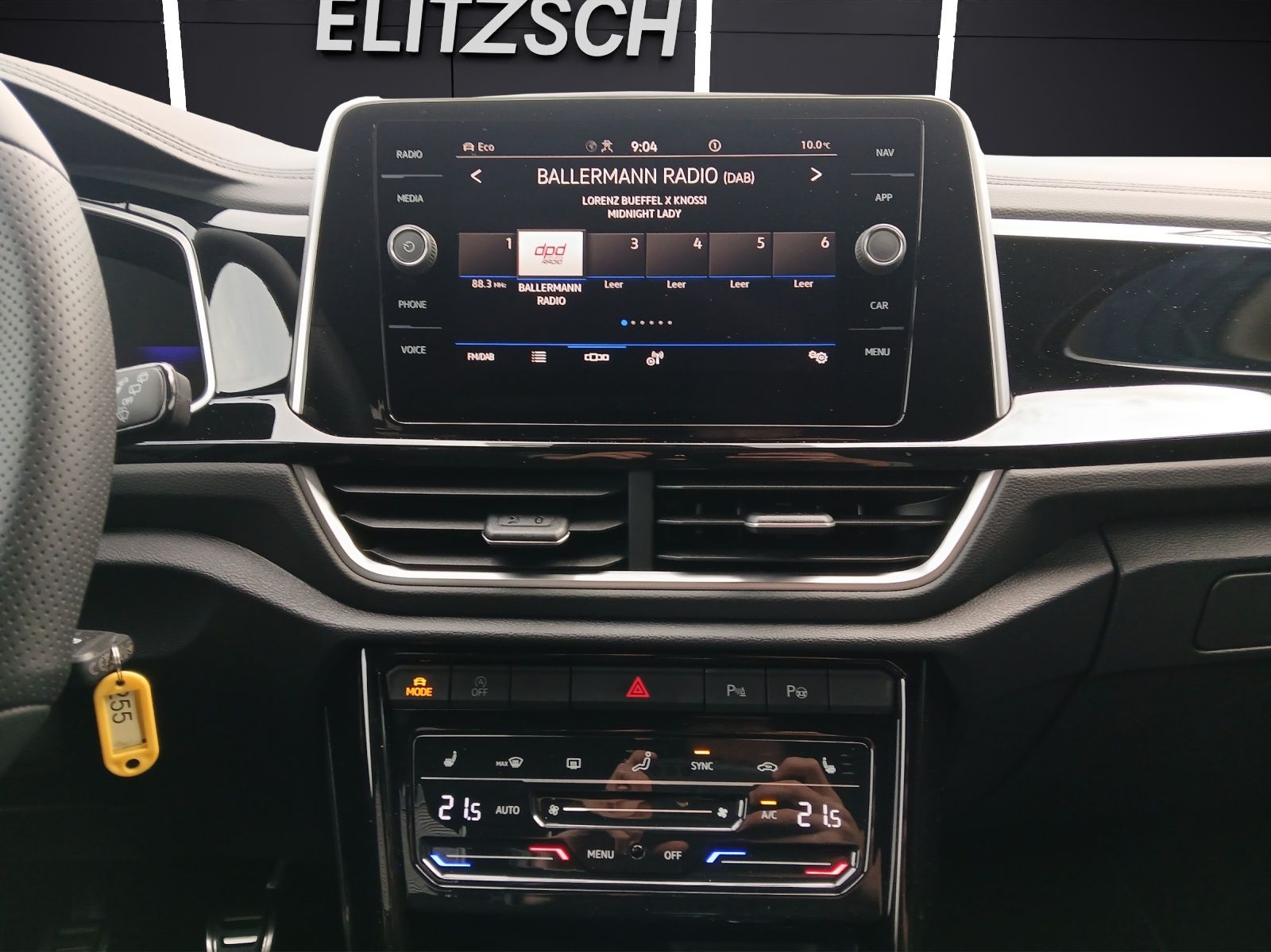 Fahrzeugabbildung Volkswagen T-Roc TSI R-Line LED AHK Navi AID ACC RFK SH