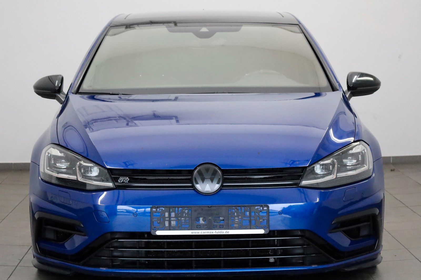 Fahrzeugabbildung Volkswagen Golf VII R, 4M,DSG,Perform,Leder,Navi, Akrapovič