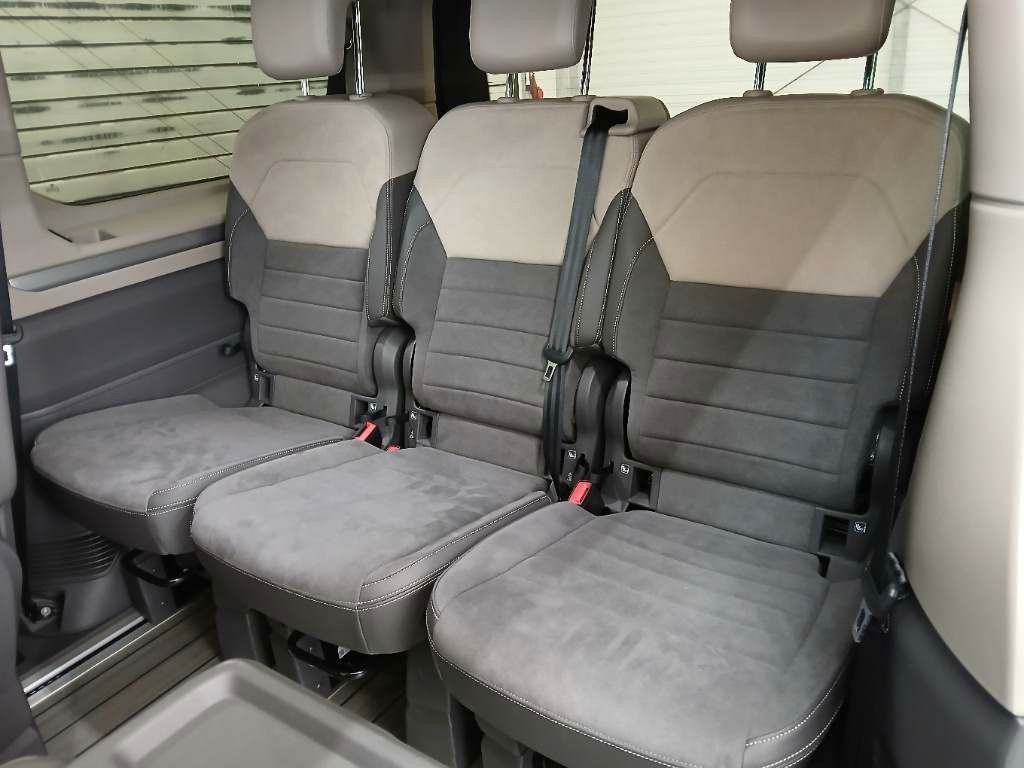 Fahrzeugabbildung Volkswagen T7 Multivan Style lang Pano HuD H&k AHK vis-avis