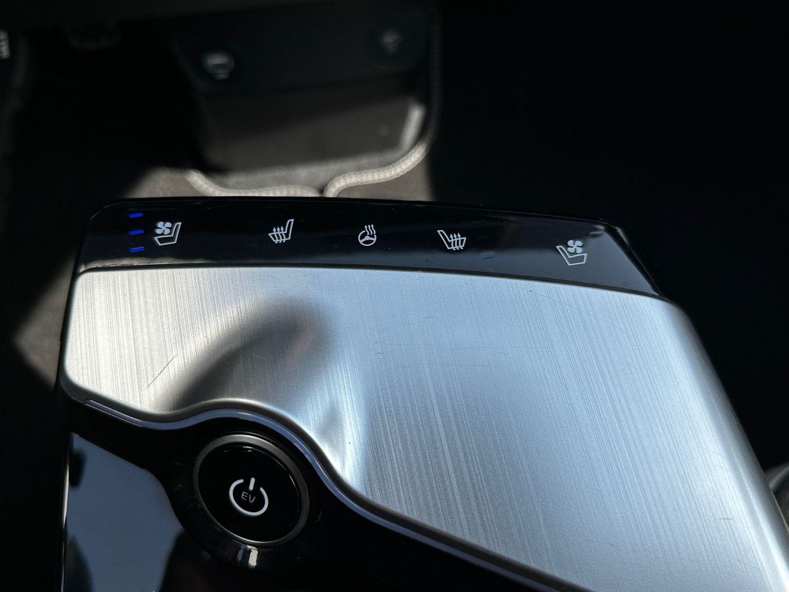 Fahrzeugabbildung Kia EV6 GT-Line 4WD PANO+NAVI+LED+SHZ+HEAD+ACC+360°+