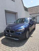 BMW X1 20i sdDrive - BMW 120 aus 2012