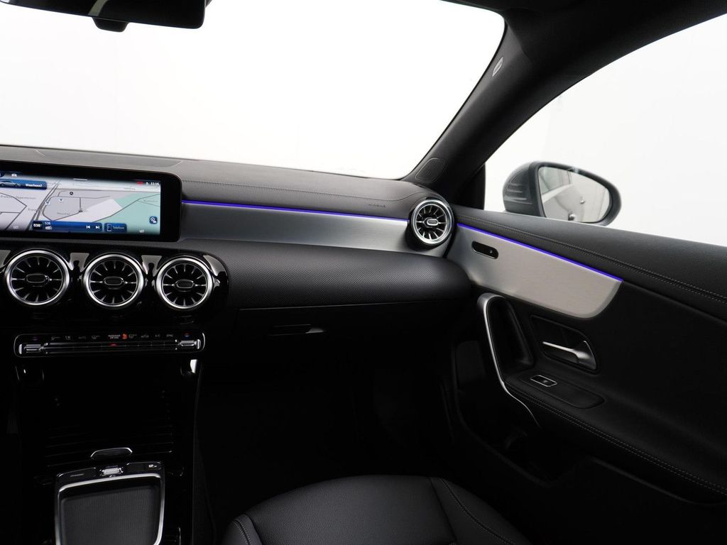 Mercedes-Benz CLA 180 Shooting Brake Star Edition Luxury Line