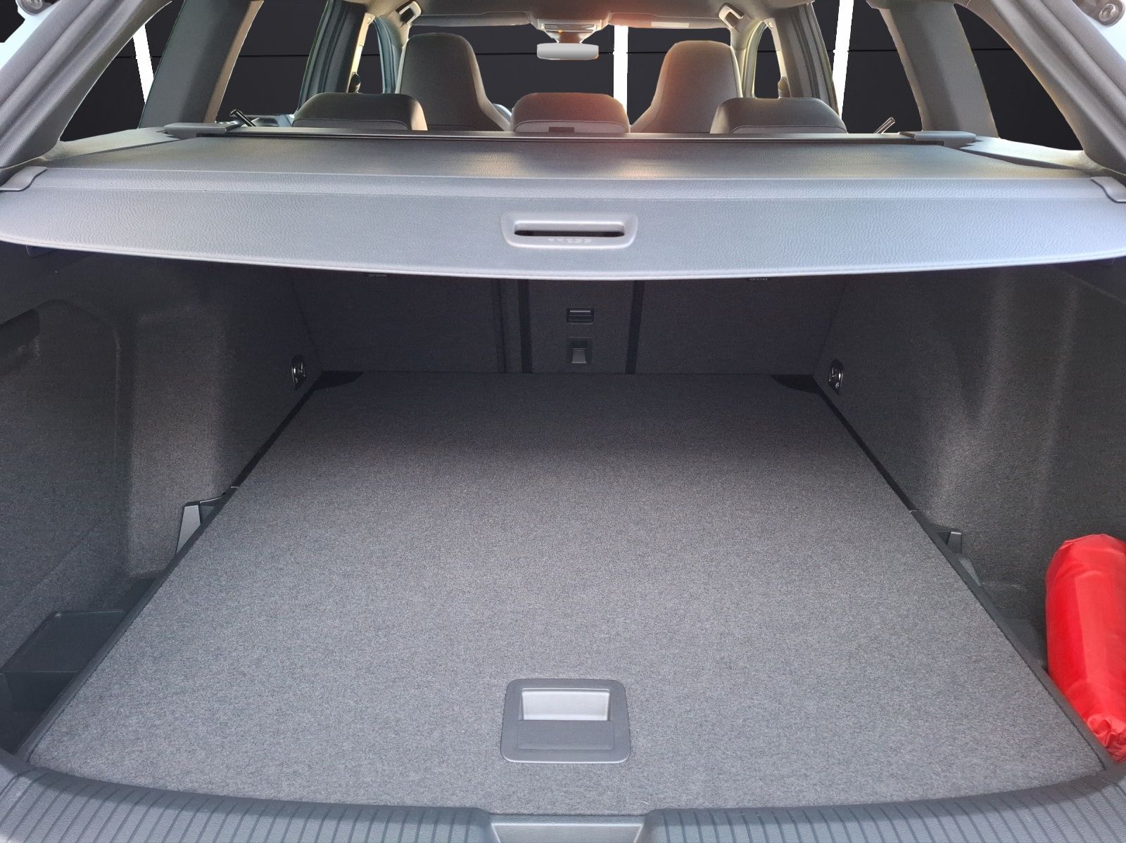 Fahrzeugabbildung Volkswagen Golf VIII Variant eTSI R-Line DSG LED AHK Navi H