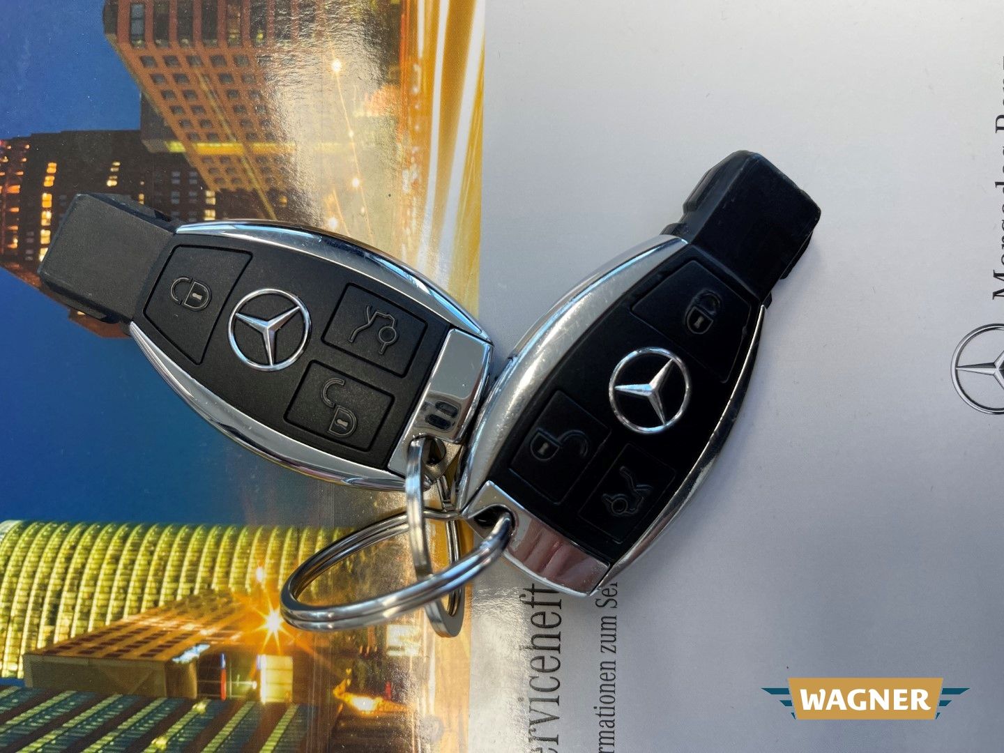 Fahrzeugabbildung Mercedes-Benz C 180 CGI  Automatik  Klimaautomatik
