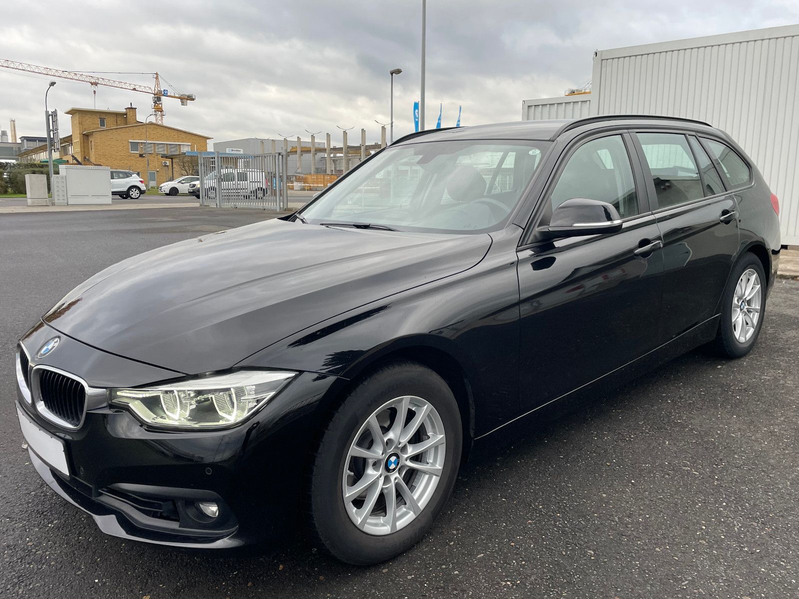 BMW 318i Aut.Tour.*LED*NAVI*SHZ*AHK*PDC*ALU