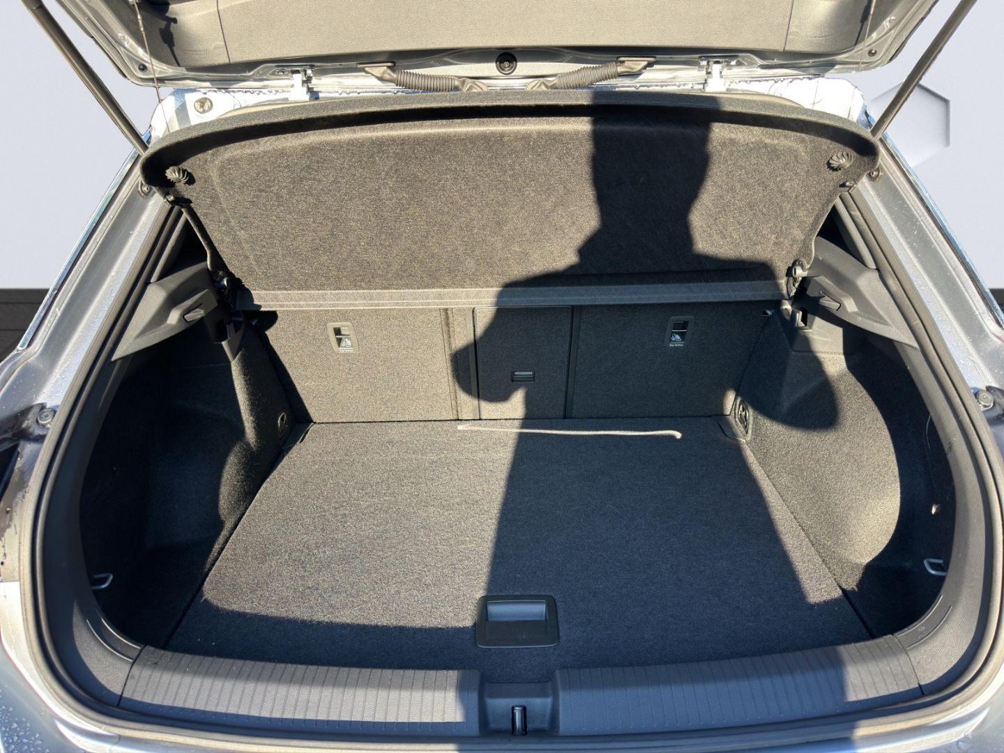 T-Roc 1.5 TSI R-Line DSG AHZV LED PDC Rückfahrka