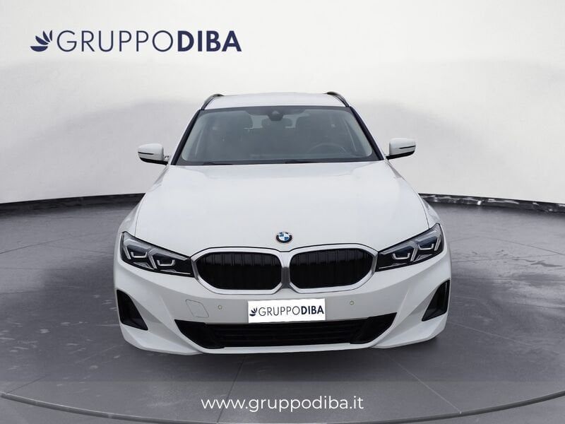 BMW Serie 3 G21 2022 Touring 318d Touring mhev 4 imagem 2