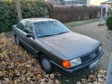 Audi AUDI 100 C3 Oldtimer - Audi 80 aus 1989
