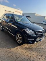 Mercedes-Benz ML 350 BlueTEC 4MATIC 7G*AMG-LINE*NAVI*LEDER*AHK - Mercedes-Benz ML 350 in Köln