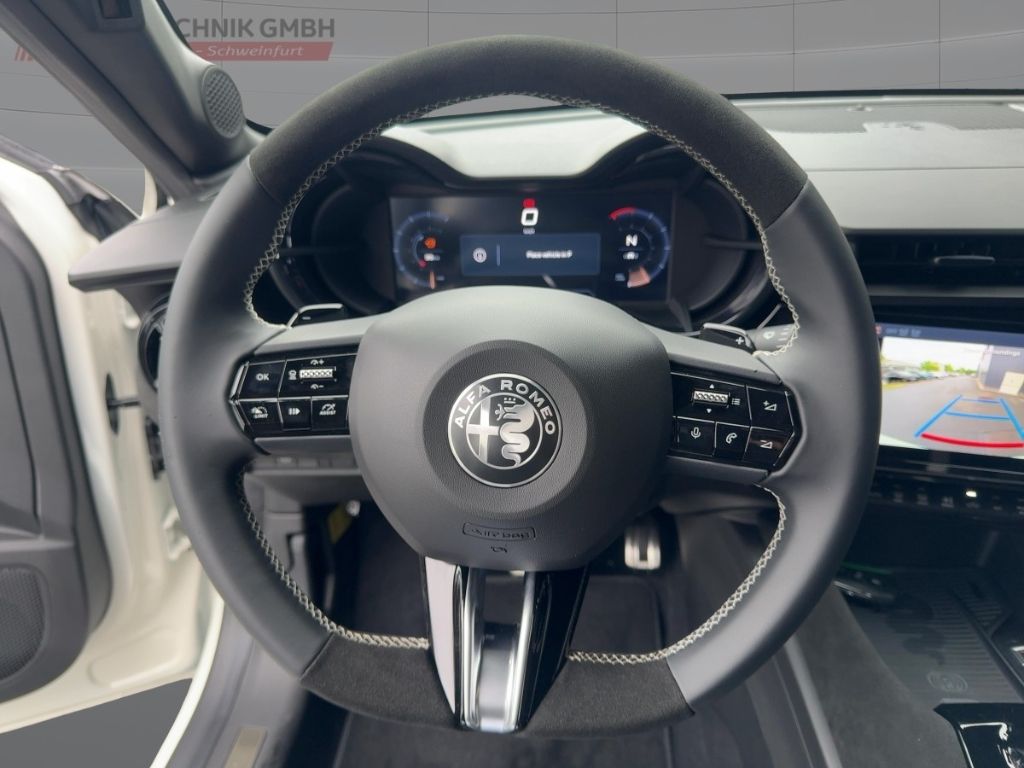 Fahrzeugabbildung Alfa Romeo Junior Sport Speciale Ibrida NAVI WINTER MATRIX