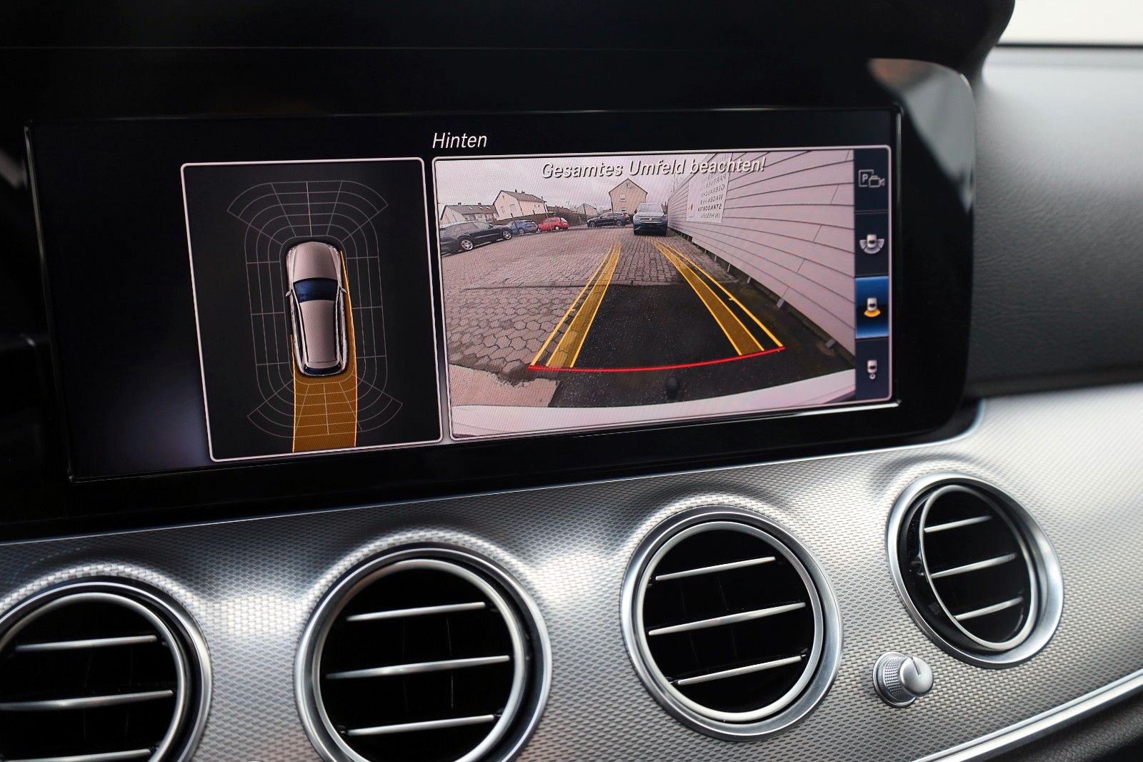 Fahrzeugabbildung Mercedes-Benz E 300de T Avantgarde,Navi,LED,Kamer,SH,AHK,SR+WR