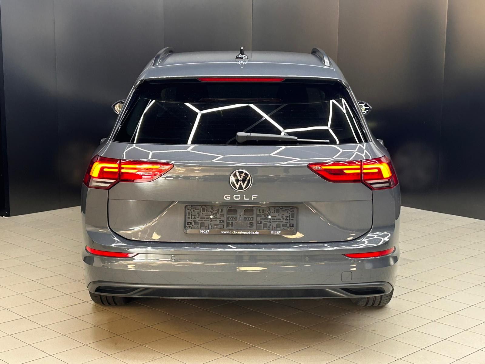 Fahrzeugabbildung Volkswagen Golf VIII Life 2,0TDI DSG VIRTU+LED+SHZ+NAVI+ACC