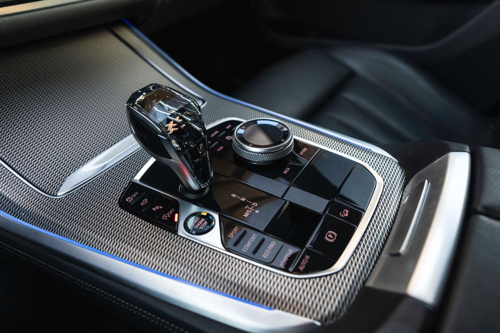 Fahrzeugabbildung BMW X5 xDrive40i M-SPORT HUD H&K 360° LASER ACC TOTW