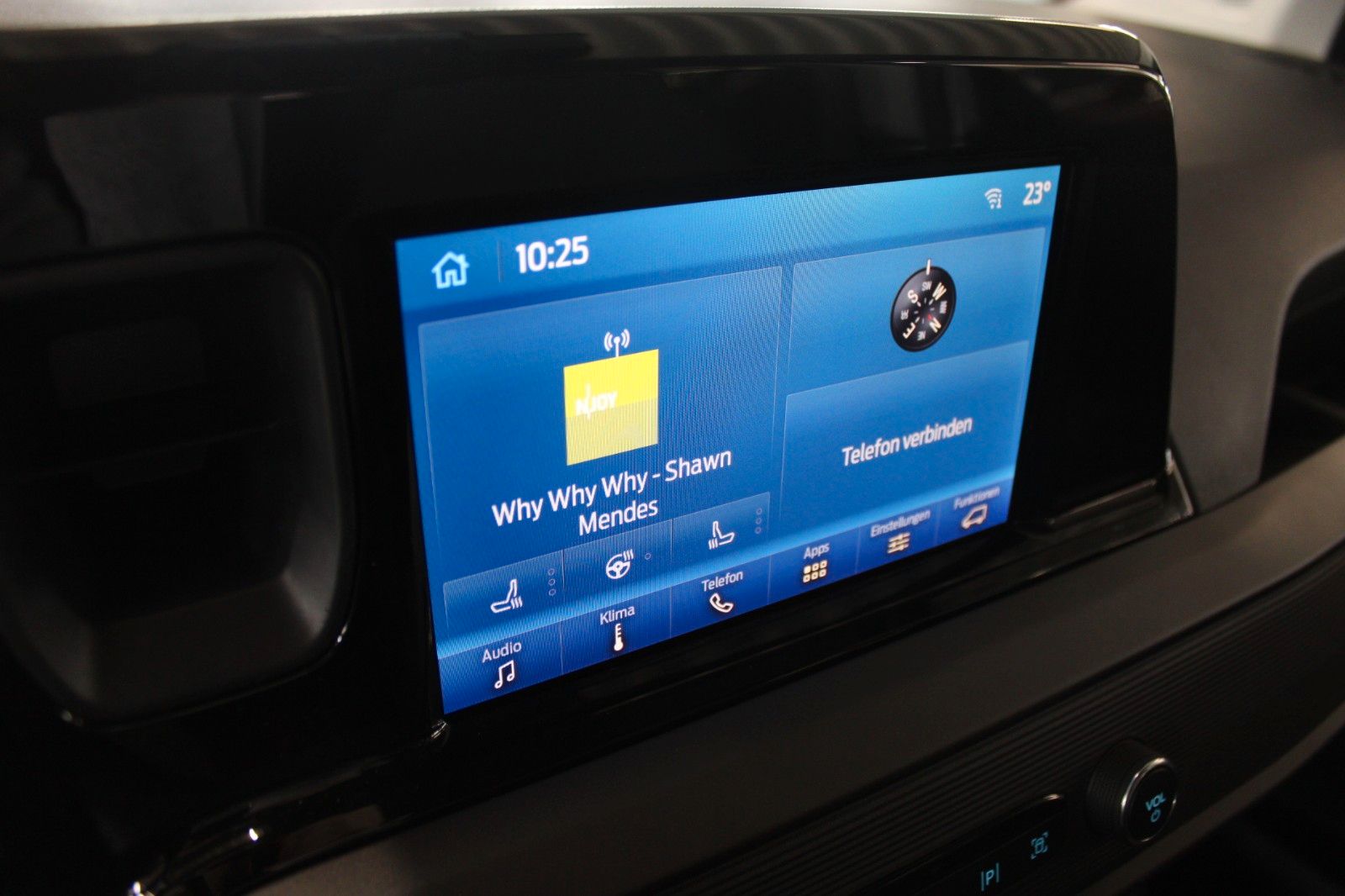 Fahrzeugabbildung Ford Tourneo Courier Titanium Kamera WinterPaket2 uvm