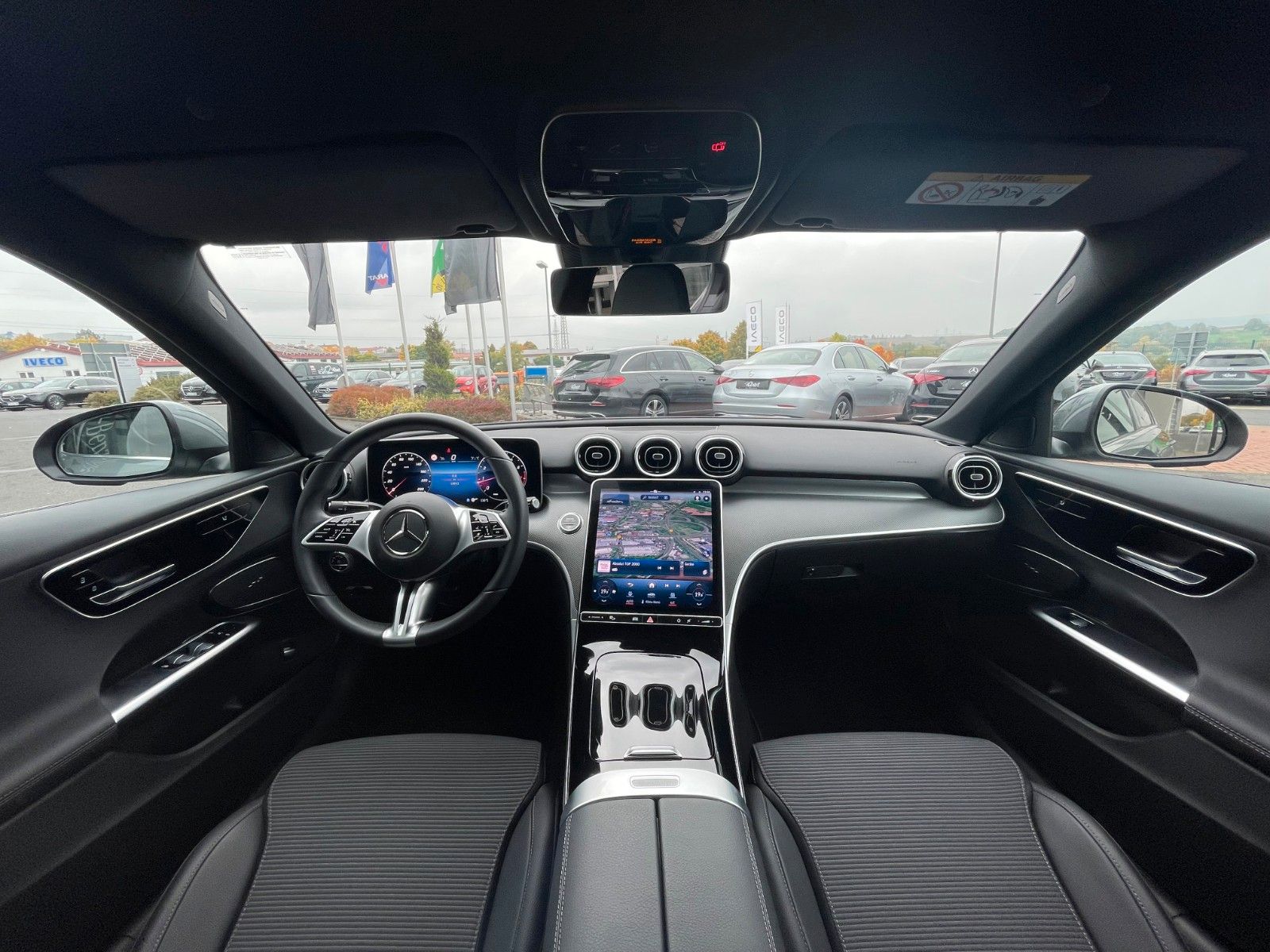 Fahrzeugabbildung Mercedes-Benz C 180 AVANTGARDE R-Kamera+AHK+TOTW+Ambiente