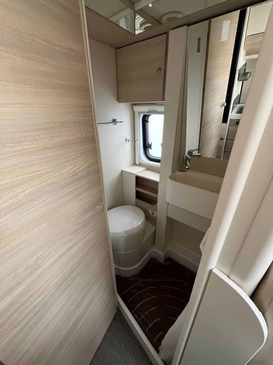 Fahrzeugabbildung Eura Mobil Van V 595 HB Mondial Plus Paket, Markise