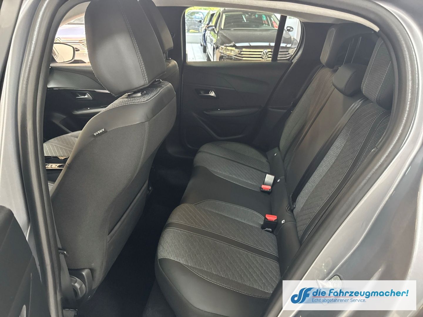 Fahrzeugabbildung Peugeot 208 Allure Navi Digitales Cockpit LED Apple CarP