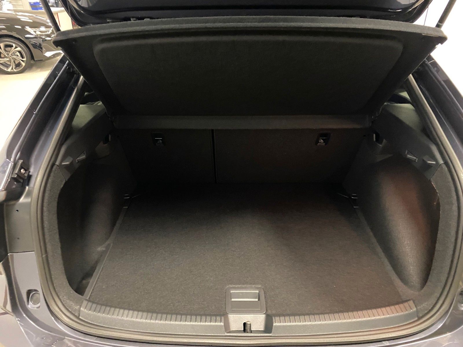 Fahrzeugabbildung Volkswagen Taigo 1.5 TSI OPF DSG R-Line+ MATRIX LED+ACC+18"