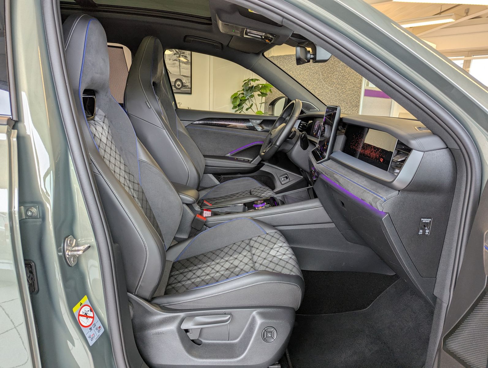 VW Tayron 2.0TDI 4M R-Line Launch Pano Black AHK 20 - Image 16