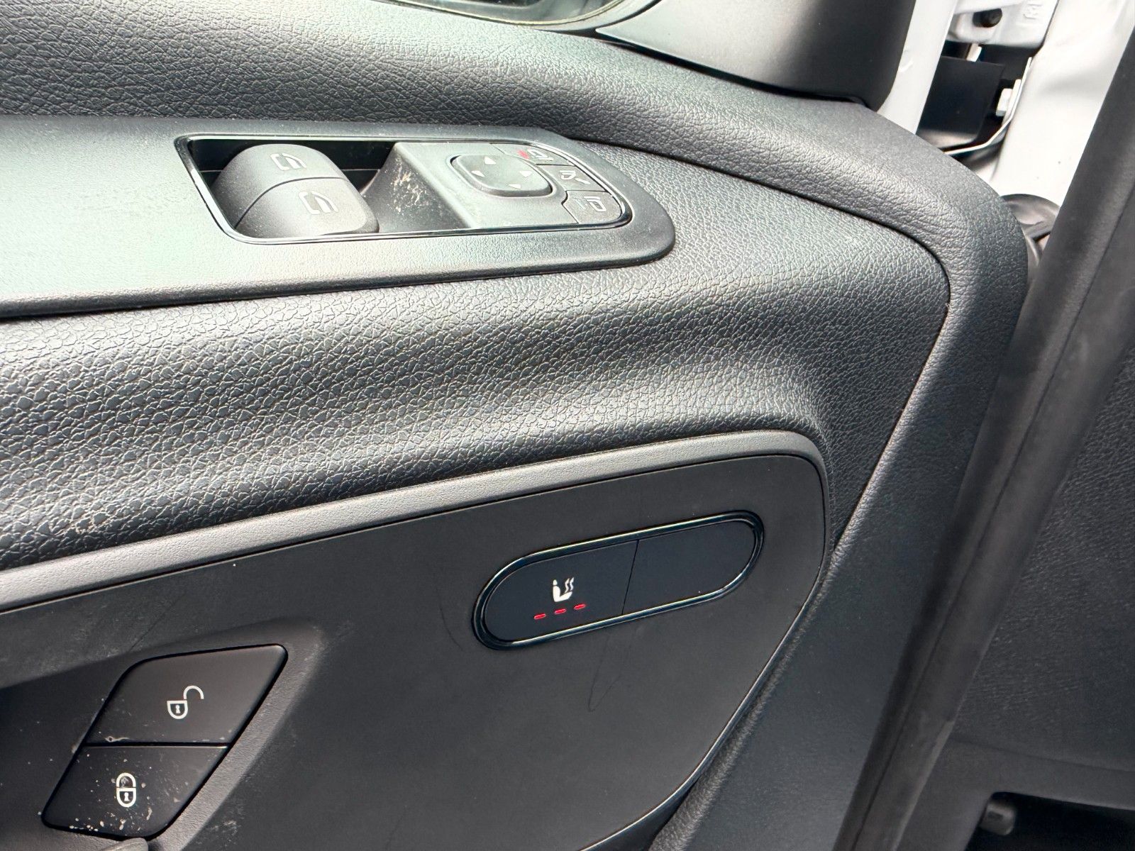 Fahrzeugabbildung Mercedes-Benz Sprinter 319 CDI 4x4 3665 DISTRONIC AHK LED
