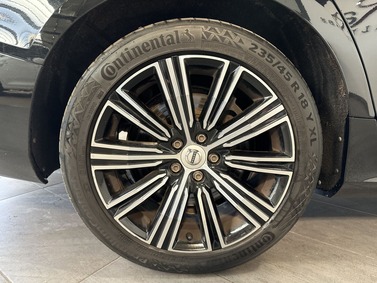 Fahrzeugabbildung Volvo V60 T8 AWD Inscription Hybrid NAV+LED+H&K+18ZOLL