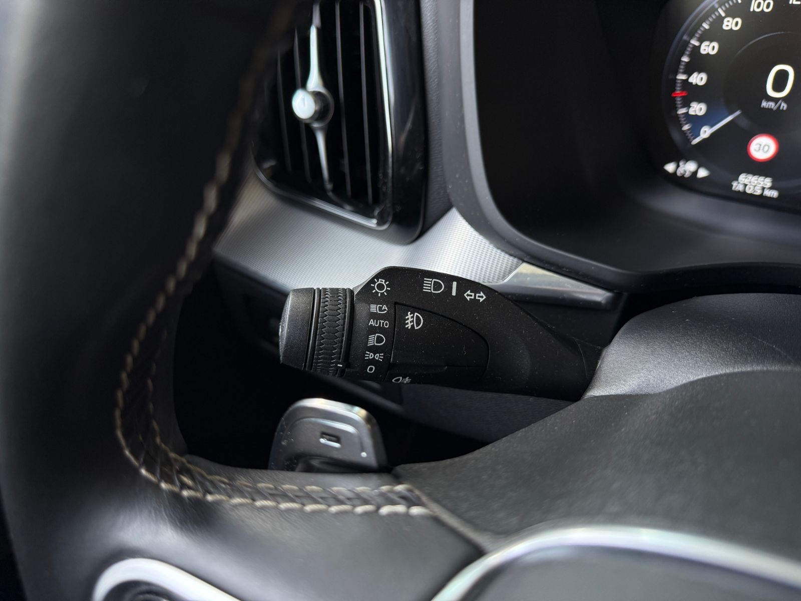 Fahrzeugabbildung Volvo XC60 R Design AWD ACC H&K 360° LED