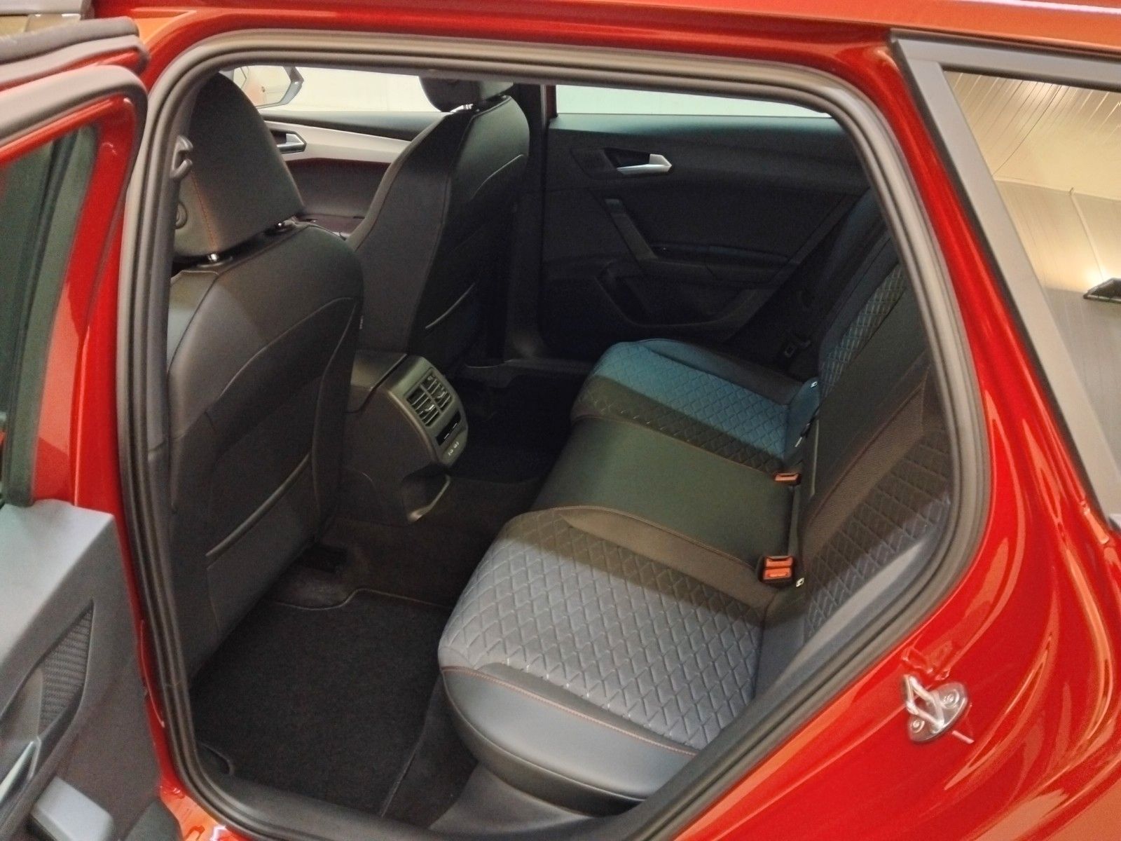 Seat Leon (06/2026, Benzin)