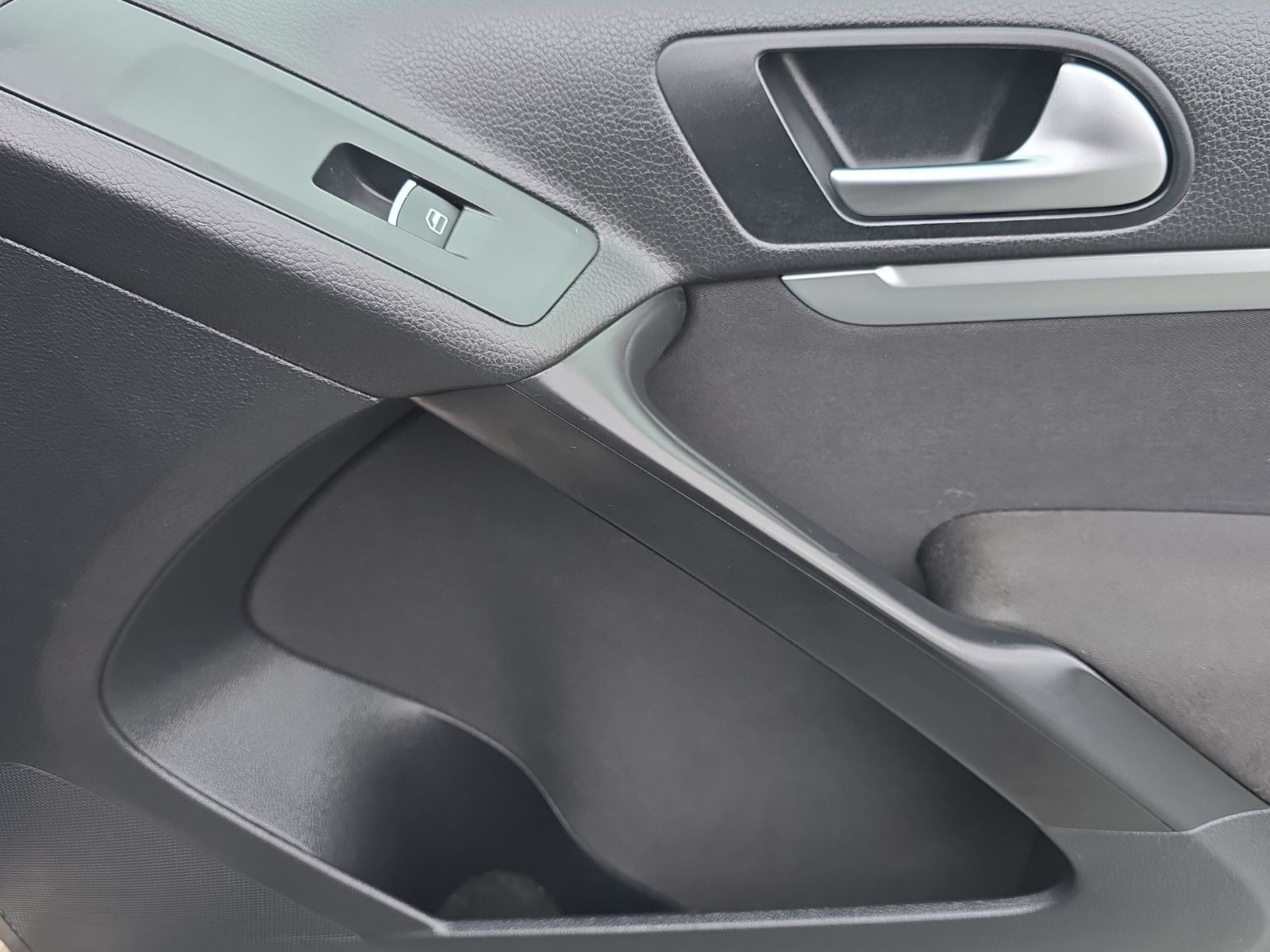 Fahrzeugabbildung Volkswagen Tiguan Sport & Style 4Motion+1.HAND+AUTOMATIK