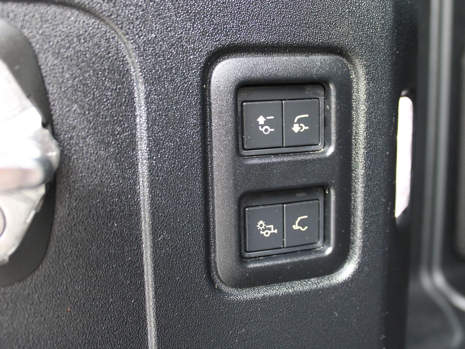 Fahrzeugabbildung Land Rover Defender 110 D250 X-Dynamic SE