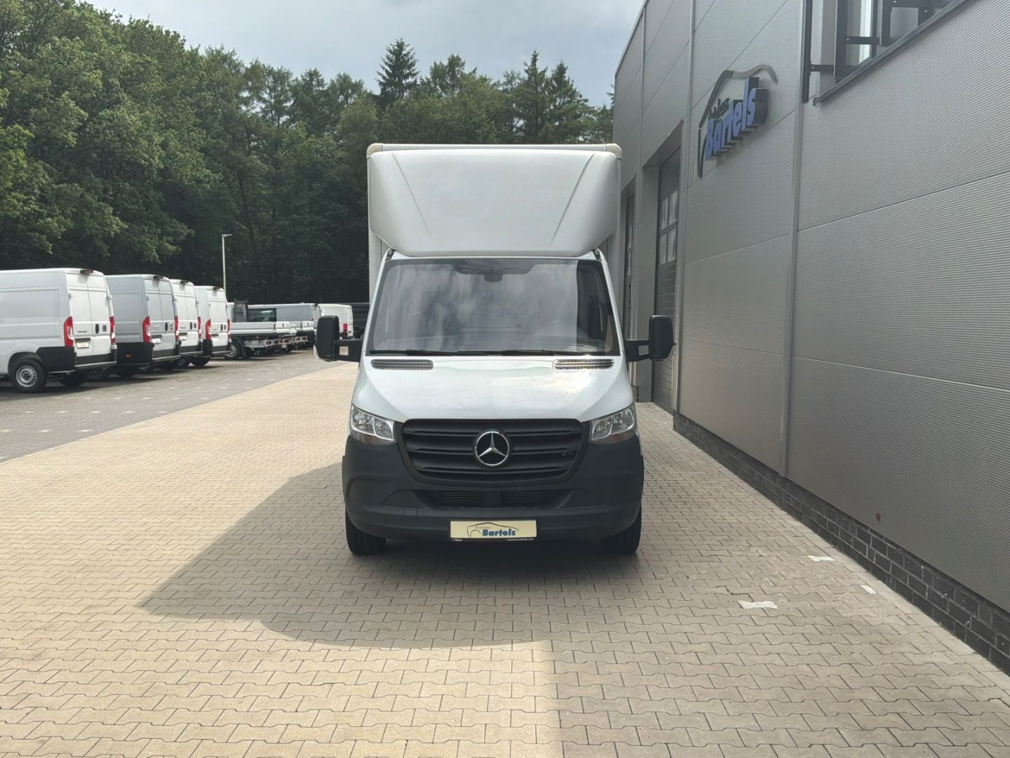 Fahrzeugabbildung Mercedes-Benz Sprinter 314 CDI   Niederflurkoffer Fahrgestell