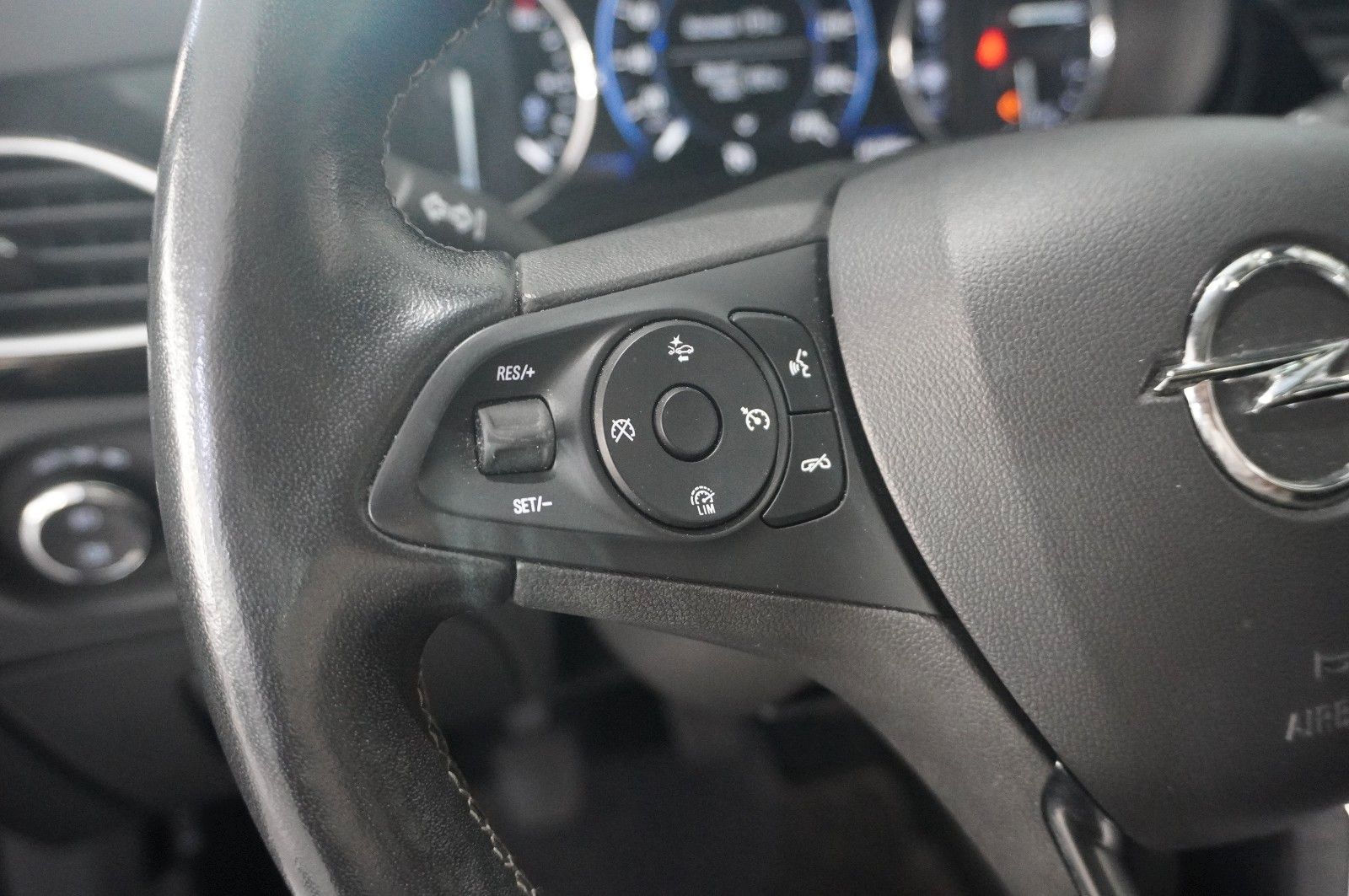 Fahrzeugabbildung Opel Astra K ST 1.2T ELEGANCE NAVI/LED/KAMERA/SHZ/DAB