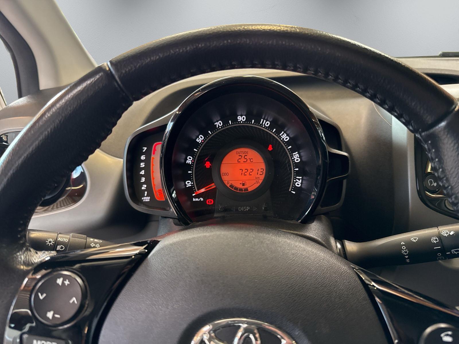 Toyota AYGO x-Play- Faltdach-Neuer-TÜV-8 fachbereift-Ka