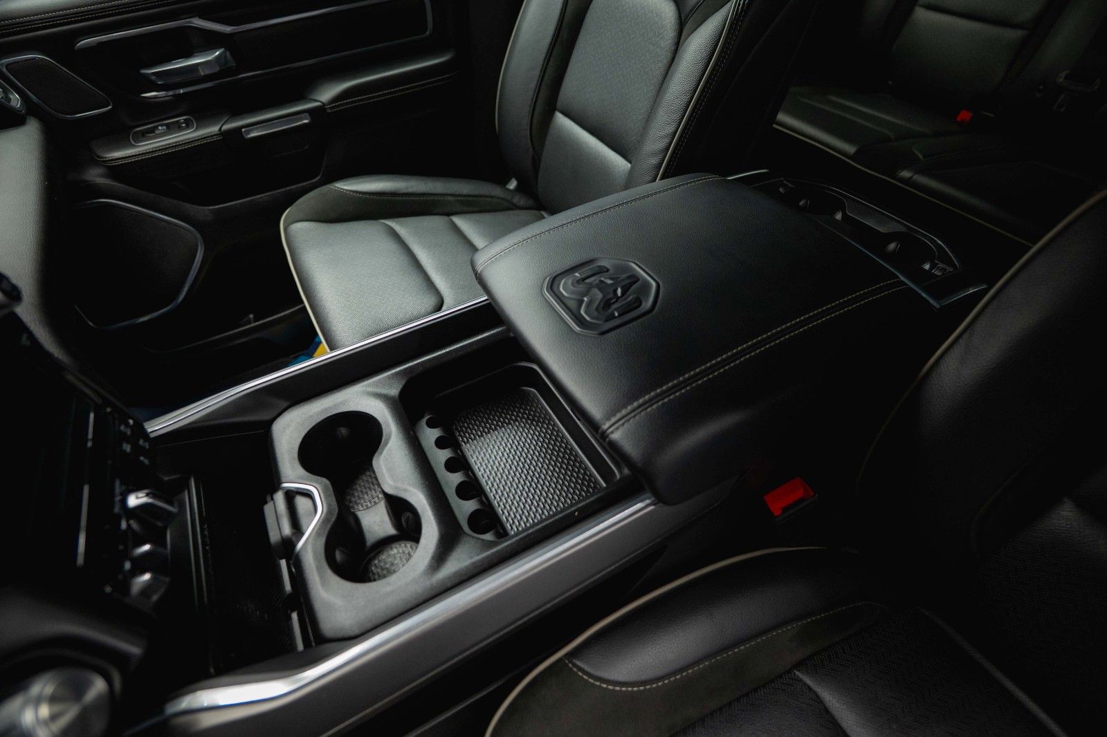 Fahrzeugabbildung Dodge RAM 5.7 V8 HEMI 4x4 OFFROAD Night LARAMIE 19%