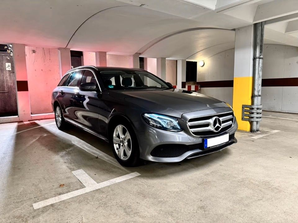 Image of Mercedes-Benz E 220