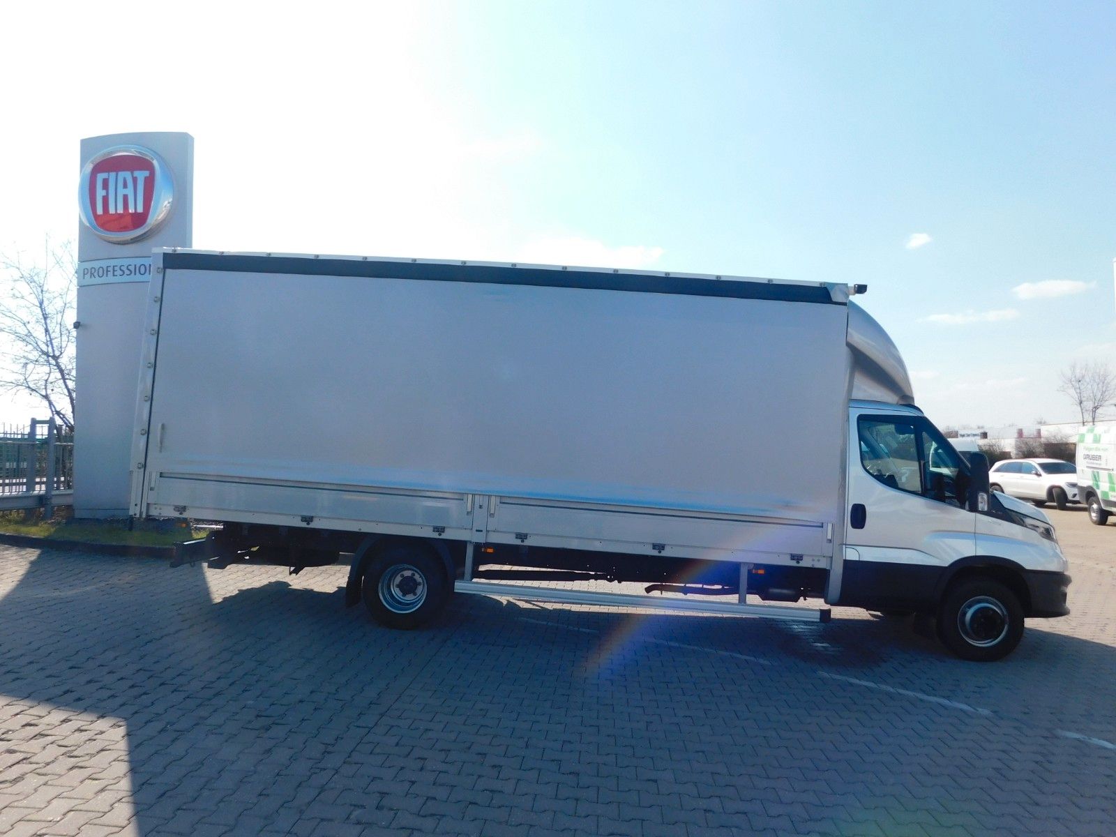 Fahrzeugabbildung Iveco Daily 70C18H/P Schiebeplane