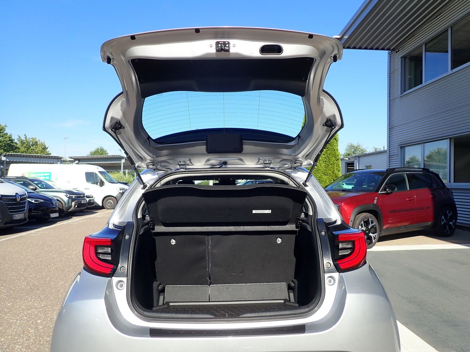 Fahrzeugabbildung Toyota Yaris Hybrid 1.5 Team Deutschland