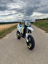 Husqvarna 701 Supermoto - HUSQVARNA 701 SUPERMOTO