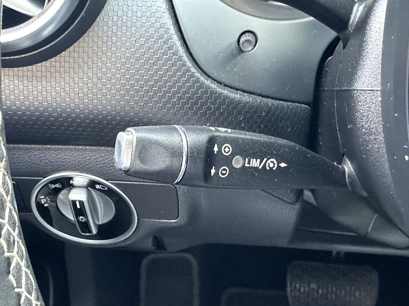 Fahrzeugabbildung Mercedes-Benz A 200 CDI Urban DCT NAV+XEN+SHZ+PANO+TEMPOMAT