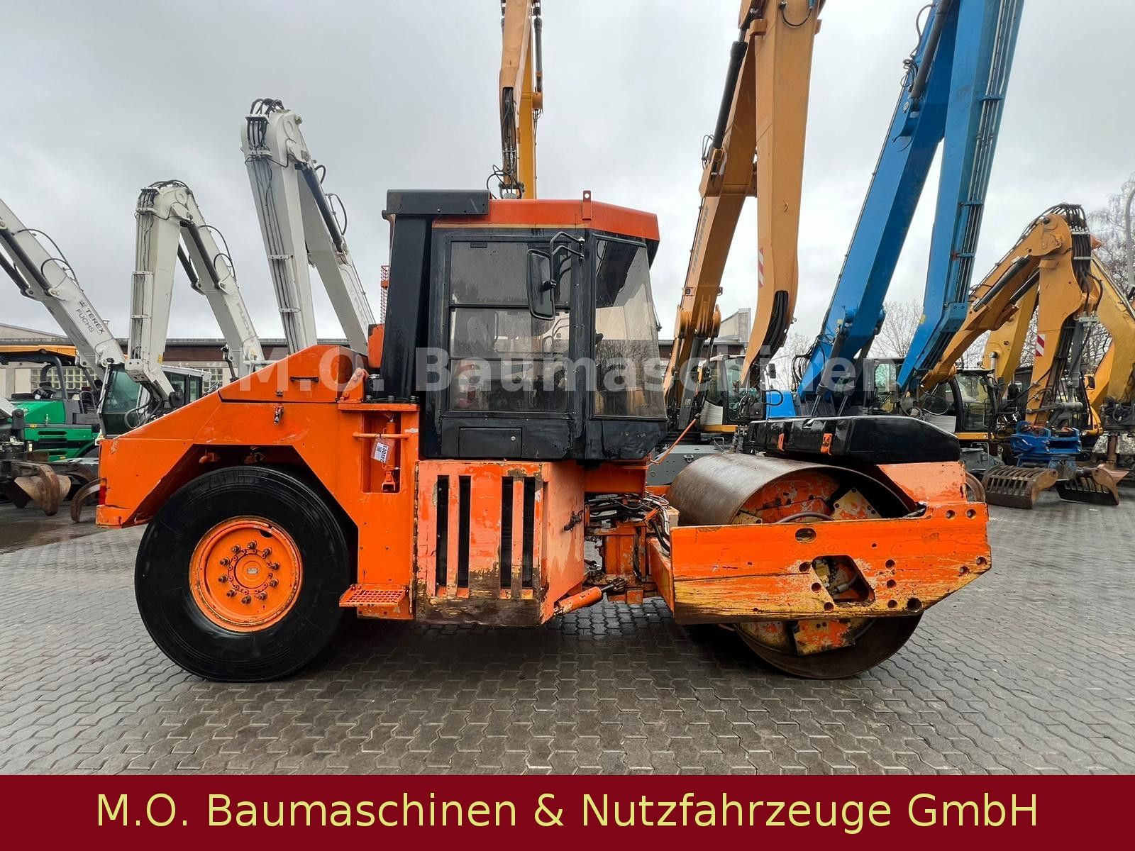 Fahrzeugabbildung CAT CB-535 B / Kombiwalze