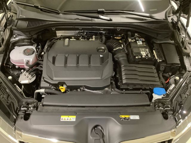 Superb Combi Style 2,0 TDI 360° MATRIX AHZ NAVI