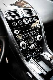 2011 Aston Martin DBS — фото 6